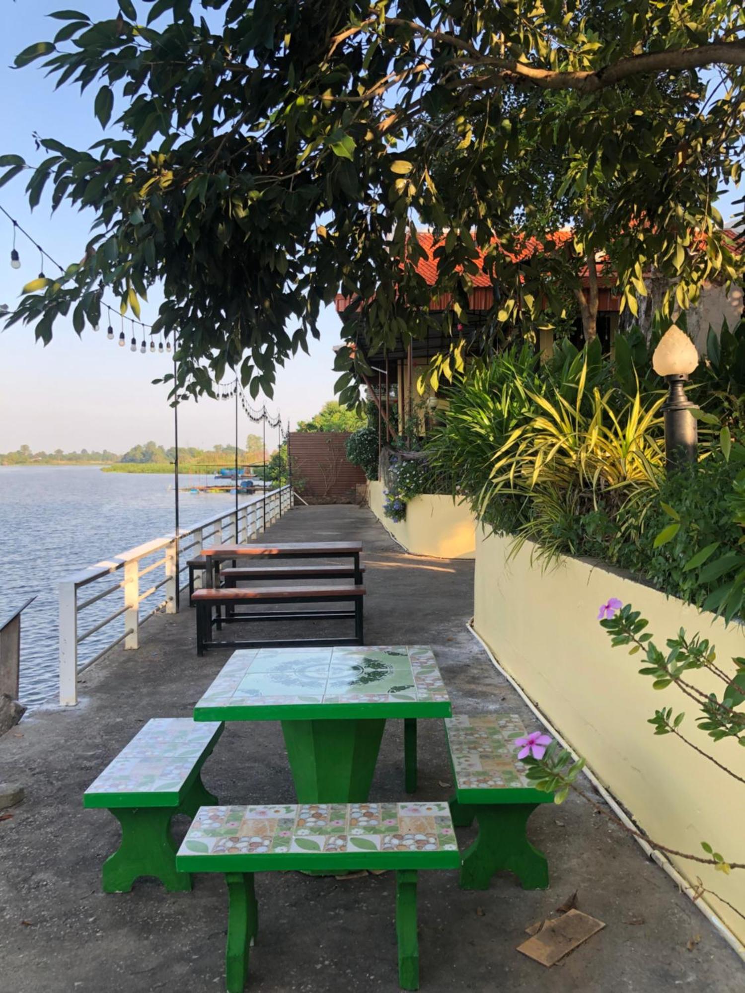 Ruen Thai Ban Rim Nam Kamphaeng Phet Exteriér fotografie