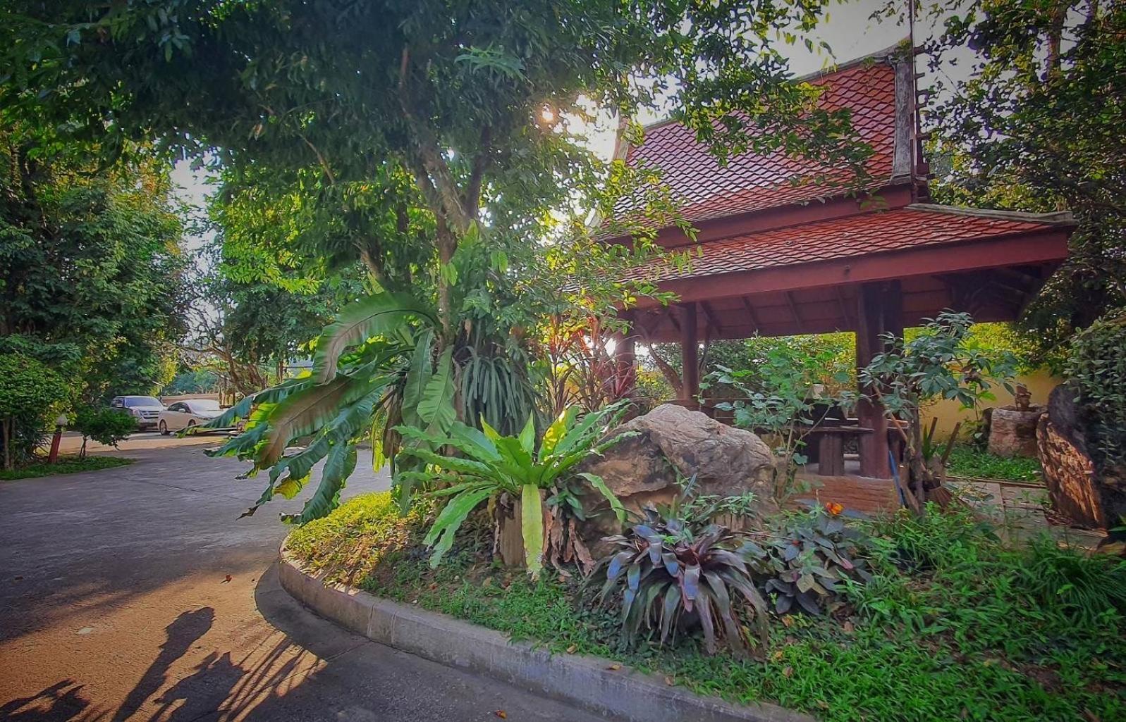 Ruen Thai Ban Rim Nam Kamphaeng Phet Exteriér fotografie