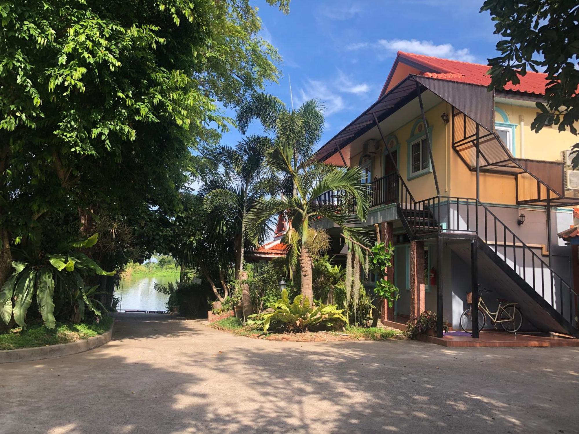 Ruen Thai Ban Rim Nam Kamphaeng Phet Exteriér fotografie