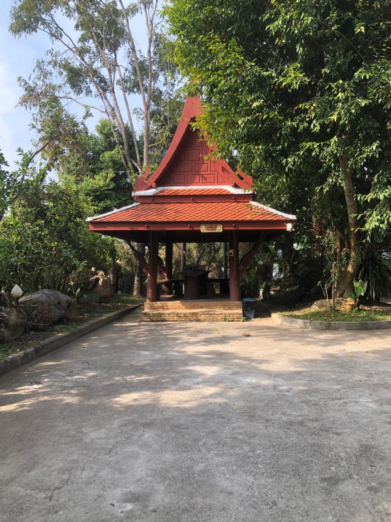Ruen Thai Ban Rim Nam Kamphaeng Phet Exteriér fotografie