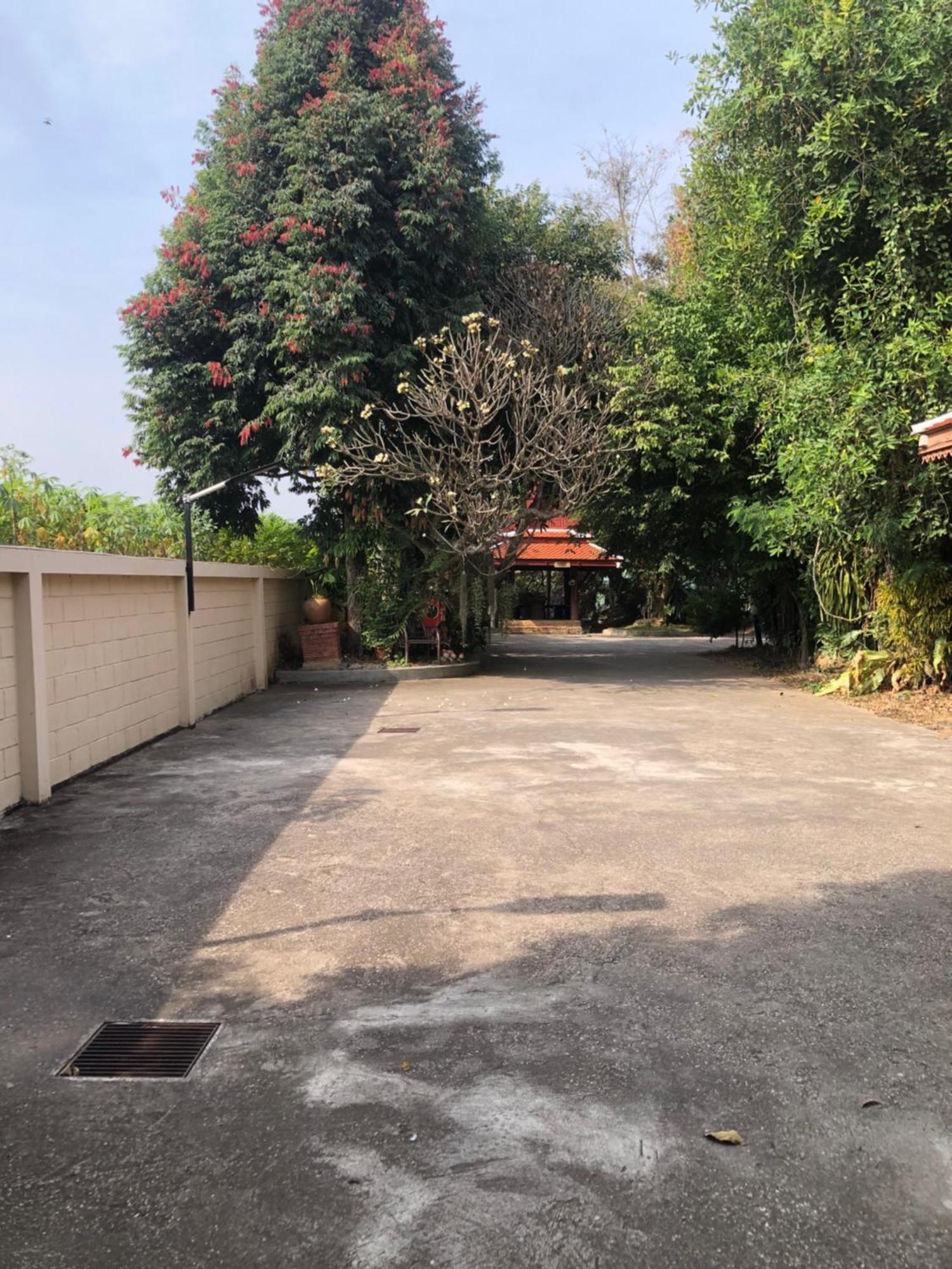 Ruen Thai Ban Rim Nam Kamphaeng Phet Exteriér fotografie