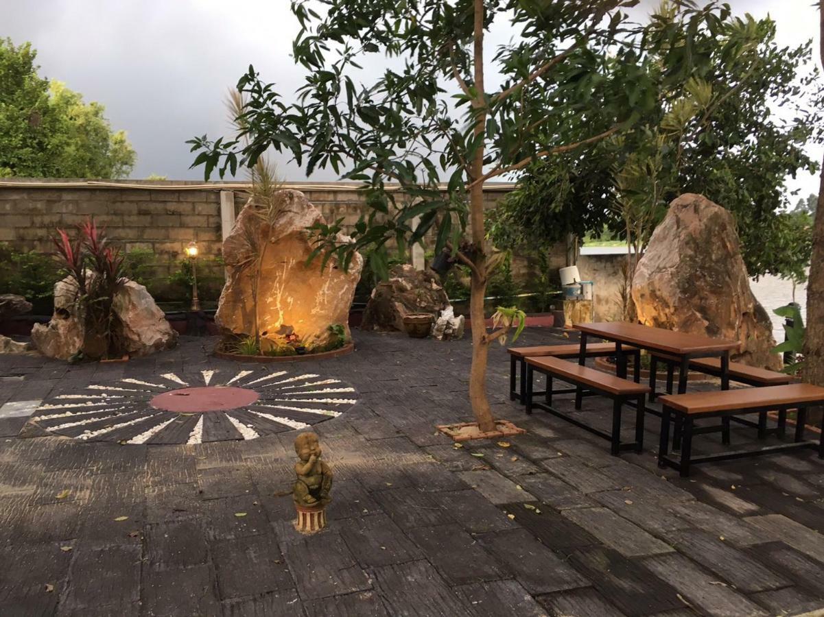Ruen Thai Ban Rim Nam Kamphaeng Phet Exteriér fotografie