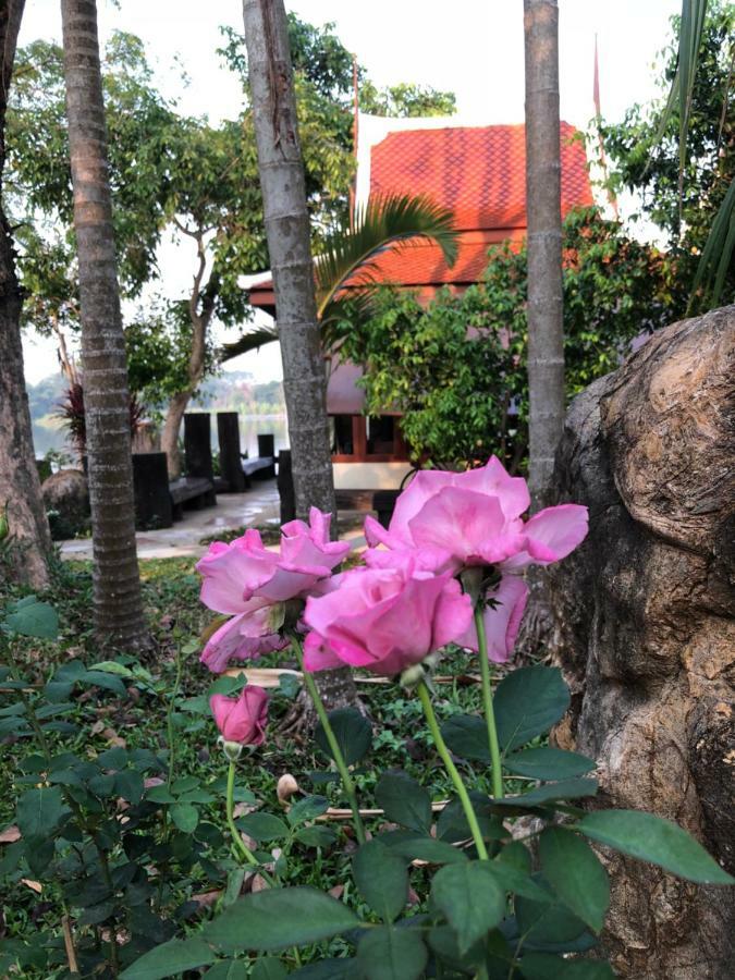 Ruen Thai Ban Rim Nam Kamphaeng Phet Exteriér fotografie