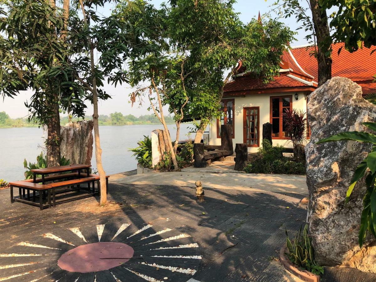 Ruen Thai Ban Rim Nam Kamphaeng Phet Exteriér fotografie