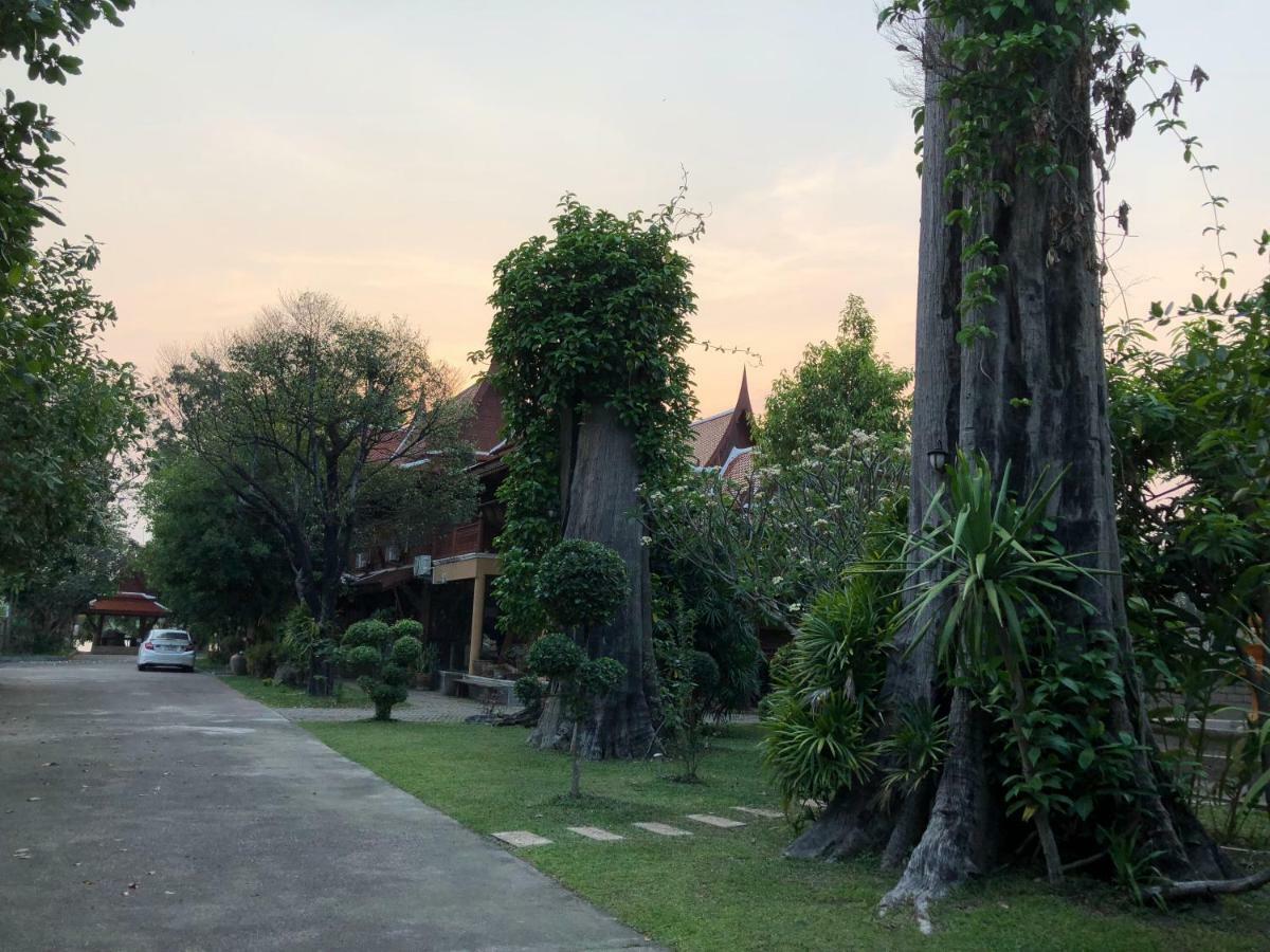 Ruen Thai Ban Rim Nam Kamphaeng Phet Exteriér fotografie