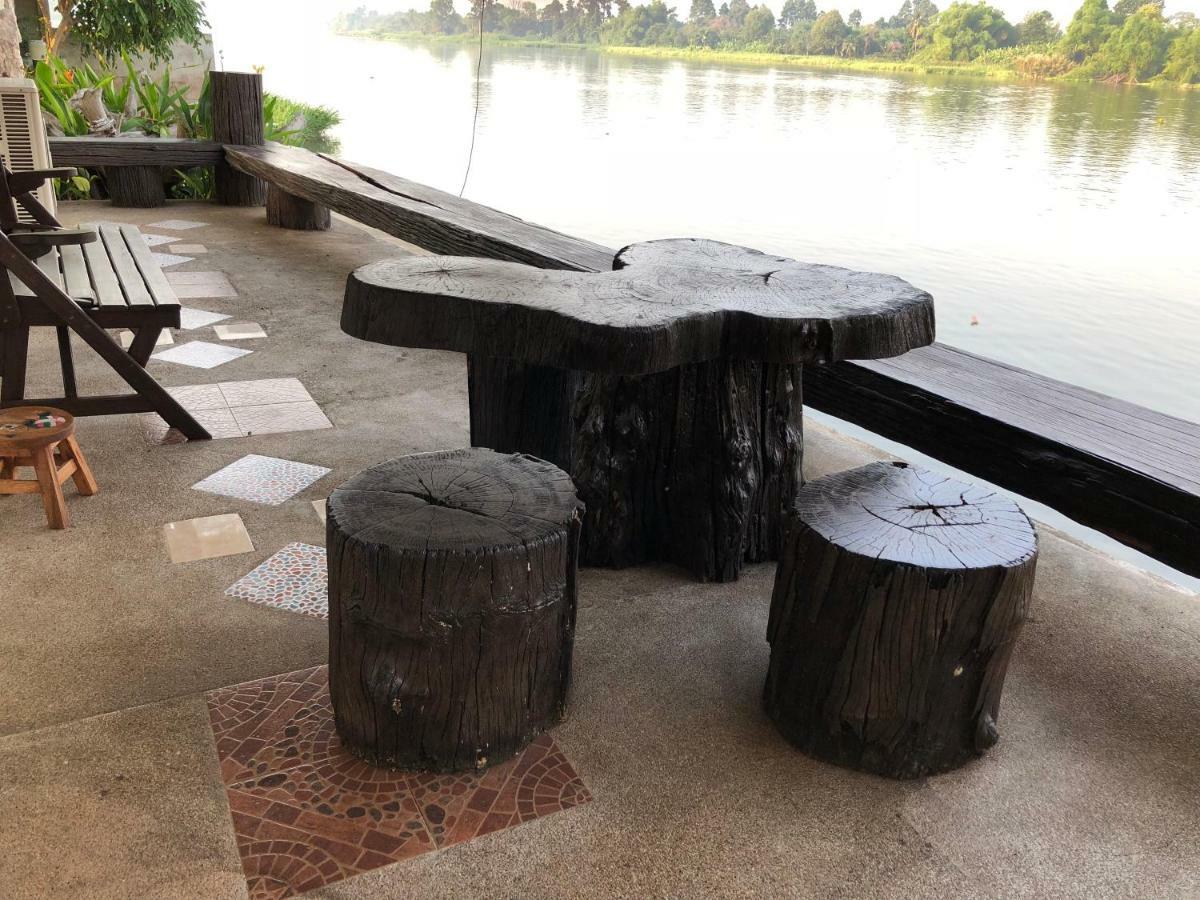 Ruen Thai Ban Rim Nam Kamphaeng Phet Exteriér fotografie