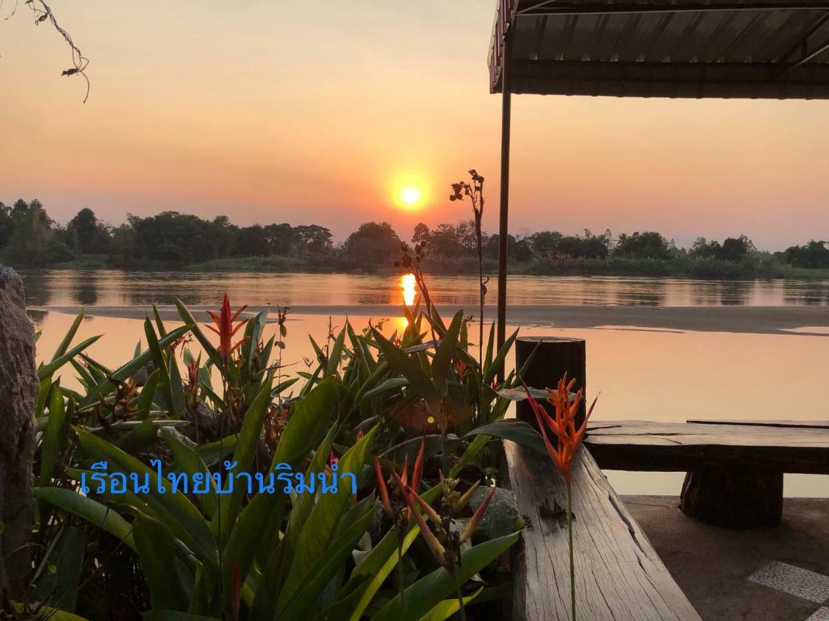 Ruen Thai Ban Rim Nam Kamphaeng Phet Exteriér fotografie