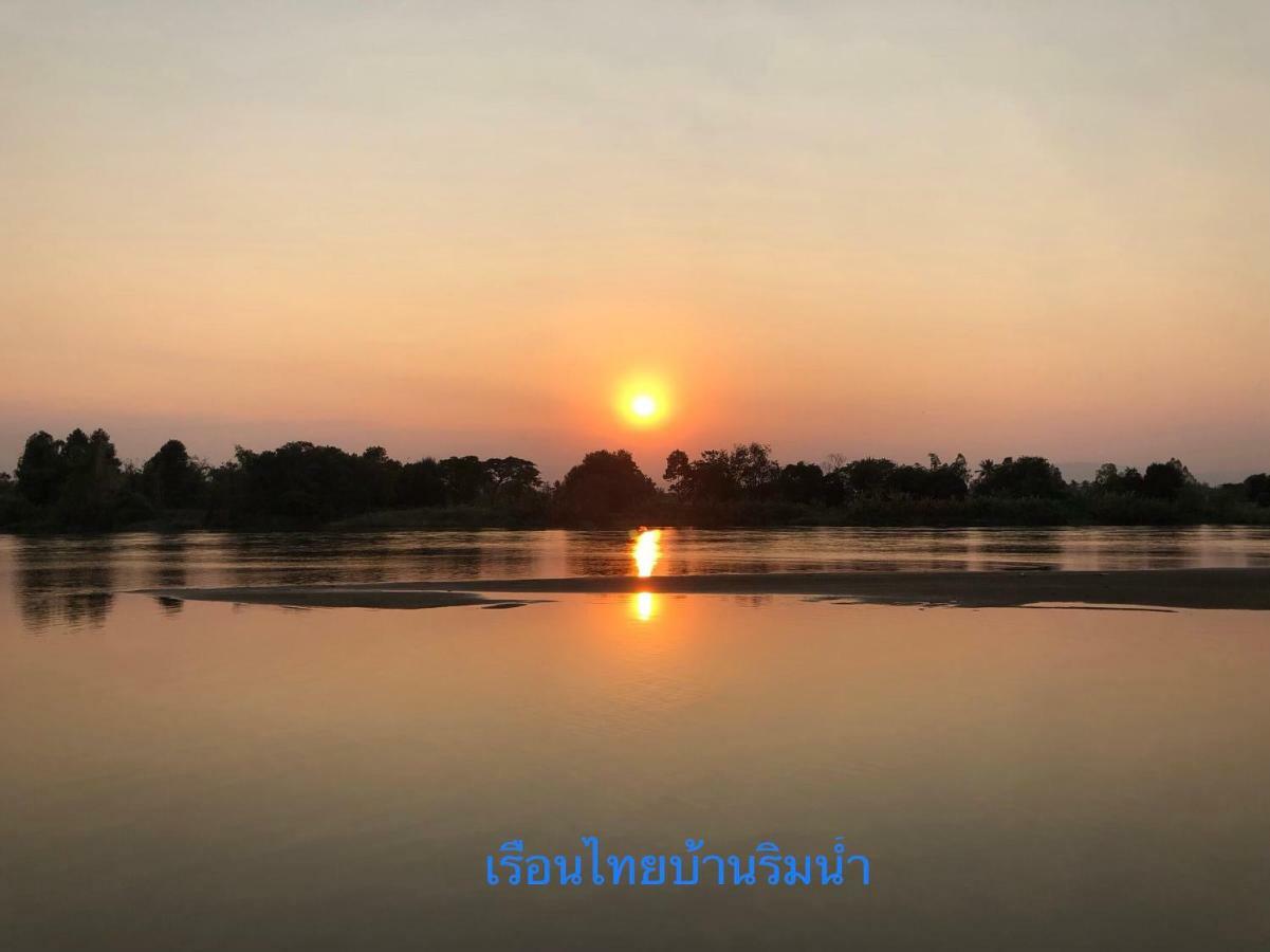 Ruen Thai Ban Rim Nam Kamphaeng Phet Exteriér fotografie