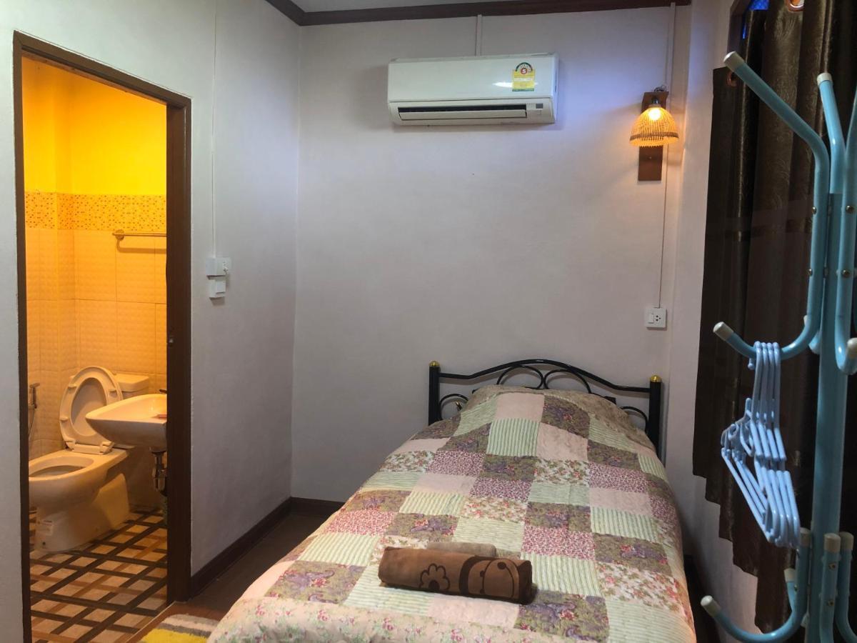 Ruen Thai Ban Rim Nam Kamphaeng Phet Exteriér fotografie